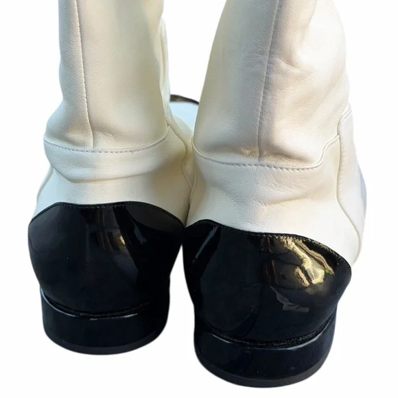 Chanel CC Cap Toe Boots White Black Leather Size 38 - Picture 16 of 16